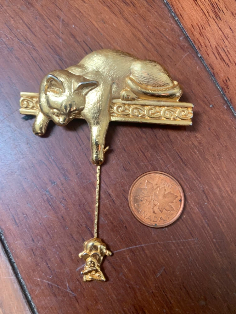 Cat and Toy Brooch metal -jj jonette - photo 2