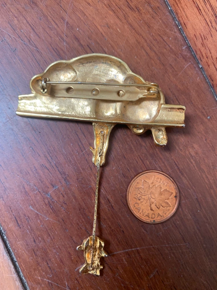 Cat and Toy Brooch metal -jj jonette - photo 3