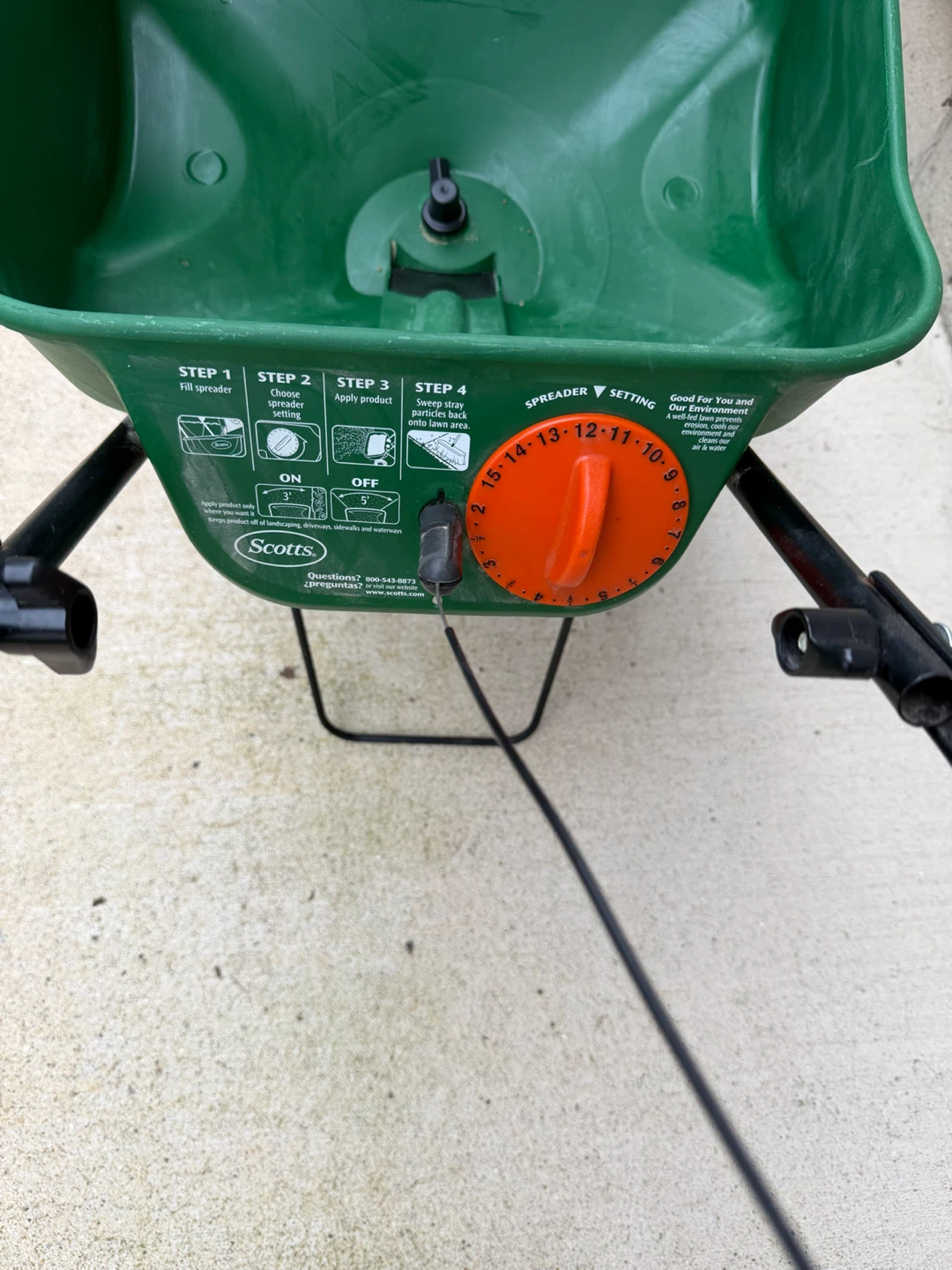 Scotts Turf Builder Broadcast Spreader - photo 4