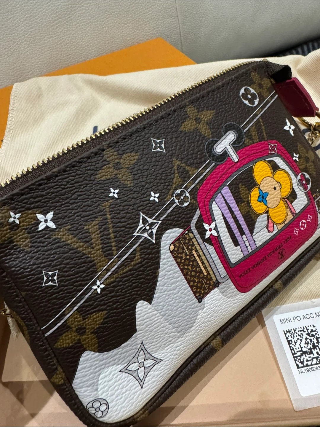 Louis Vuitton Mini Pochette M68490 - photo 2