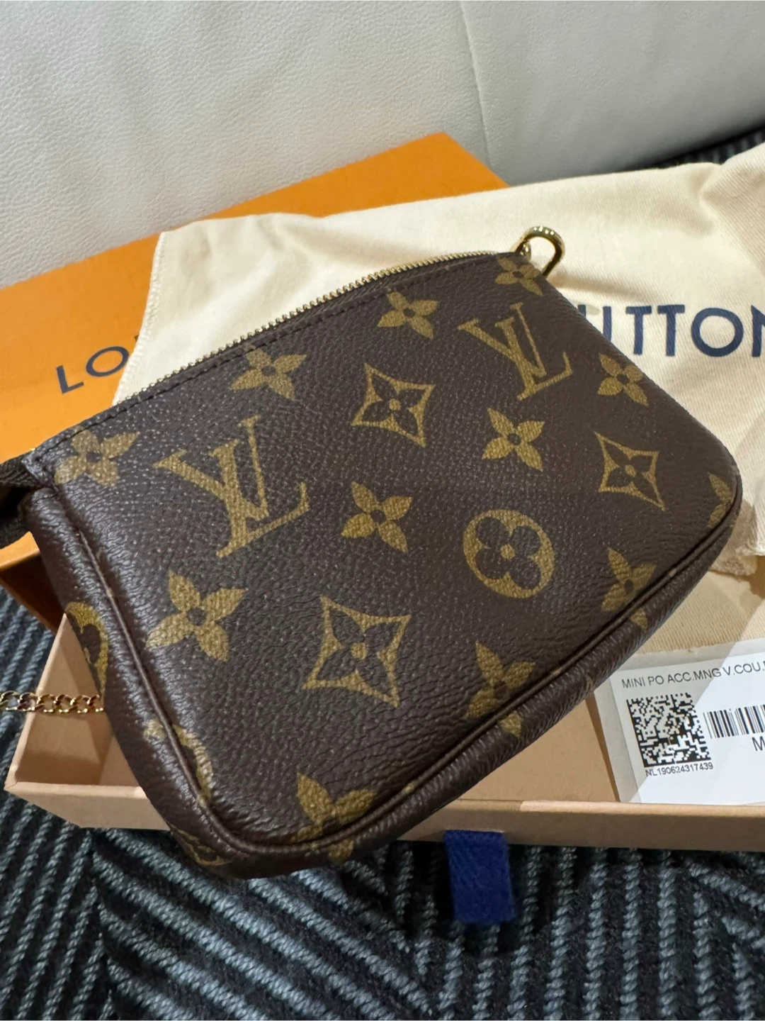 Louis Vuitton Mini Pochette M68490 - photo 3