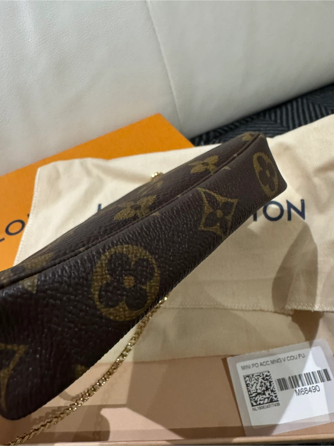 Louis Vuitton Mini Pochette M68490 - photo 4