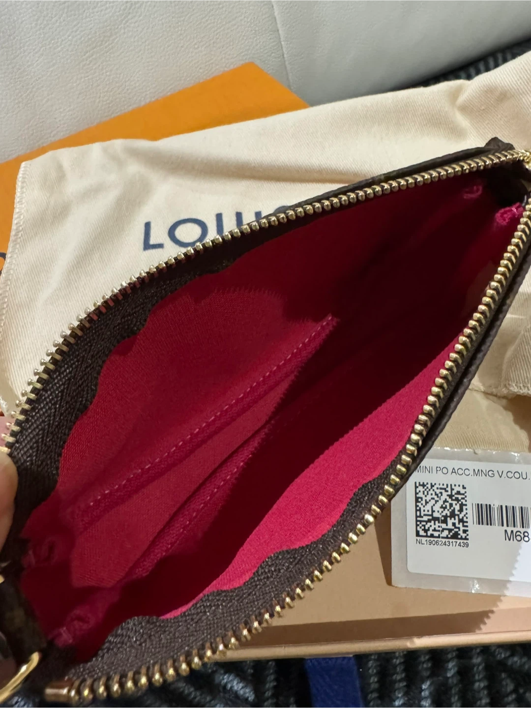 Louis Vuitton Mini Pochette M68490 - photo 5