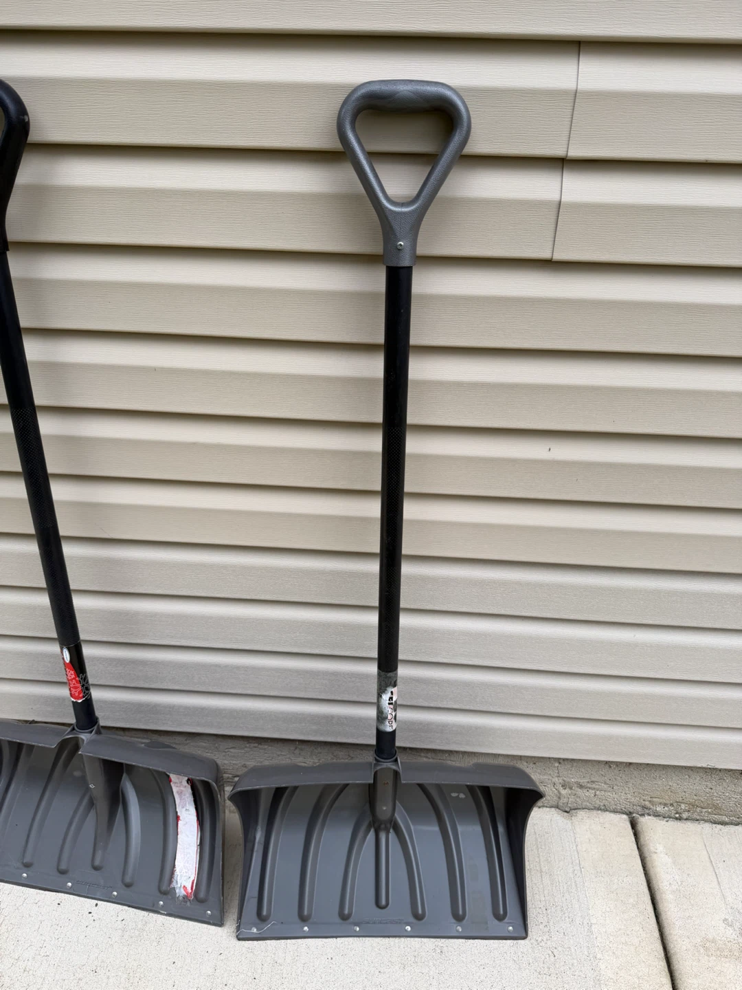 Two Suncast 20 in. Snow Pusher Shovels - photo 3