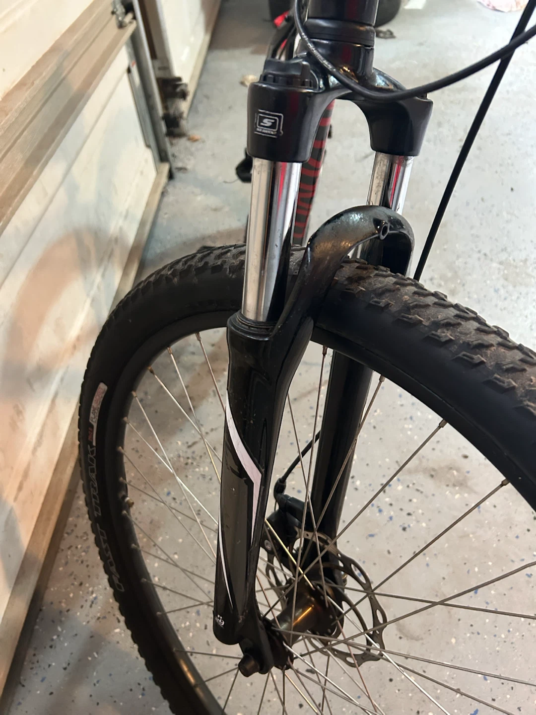 Specialized Hardrock SE Mountain Bike - photo 2