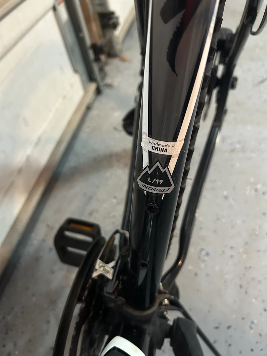Specialized Hardrock SE Mountain Bike - photo 4