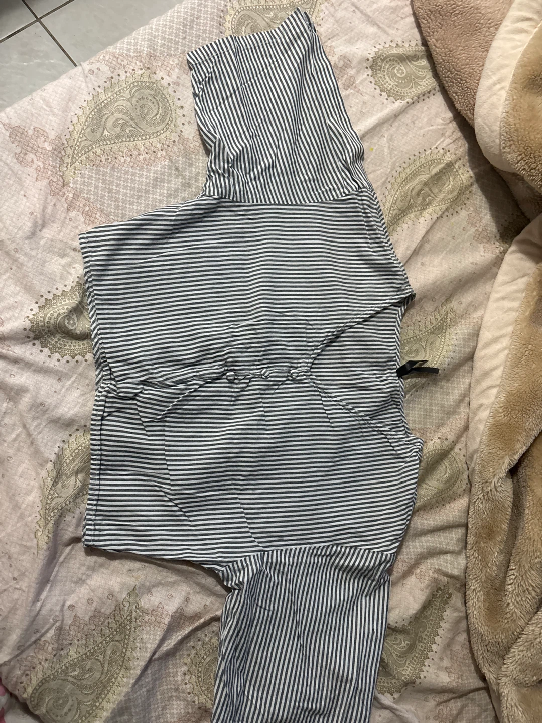 Assorted Women's Tops Bundle - photo 3