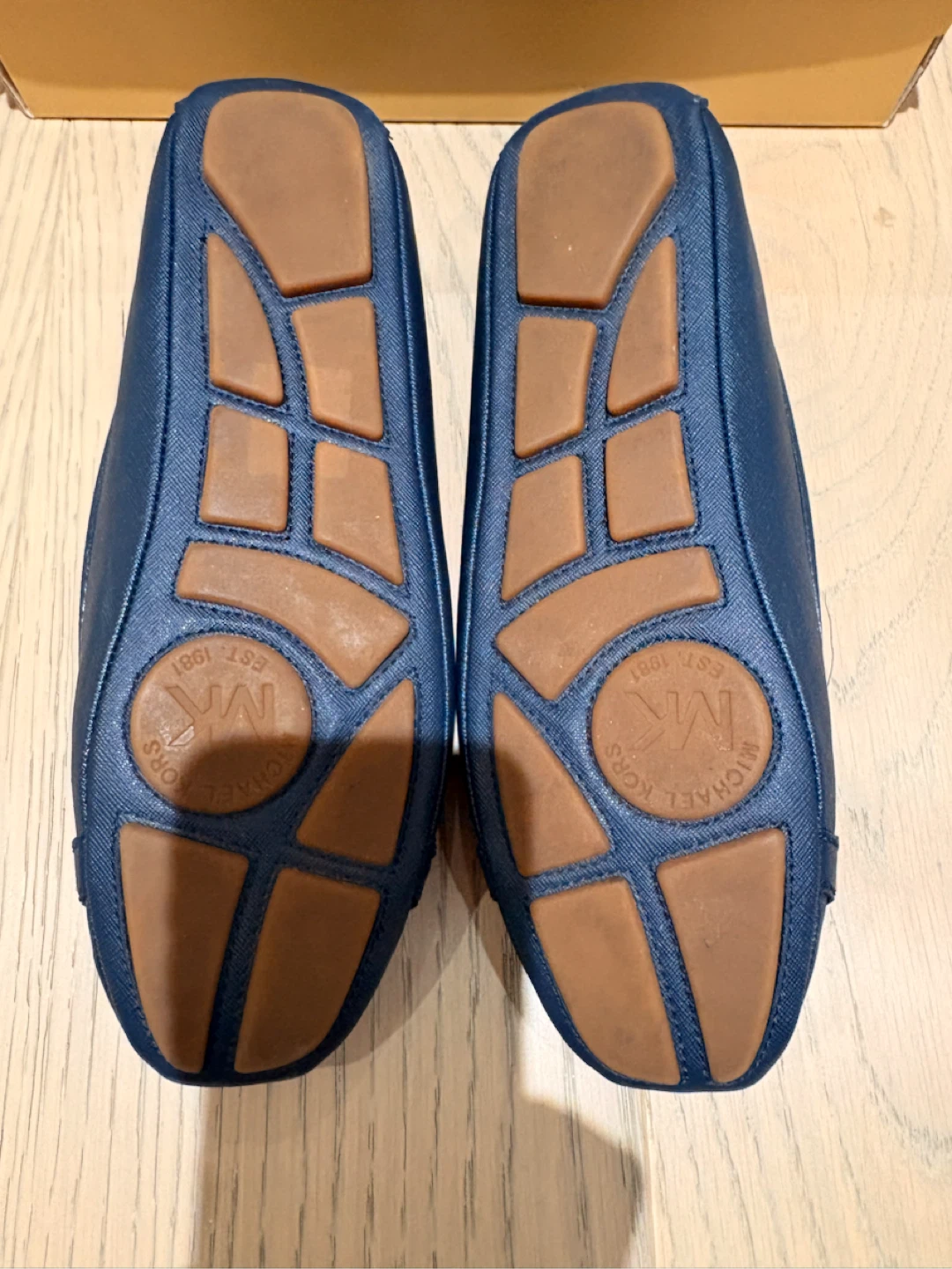 Michael Kors Navy Flats - photo 4