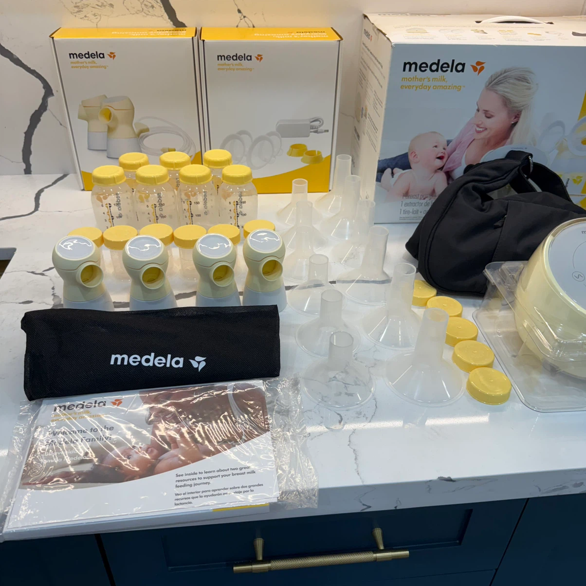 Medela Sonata Double Electric Breast Pump + Huge Accessories Lot - photo 2