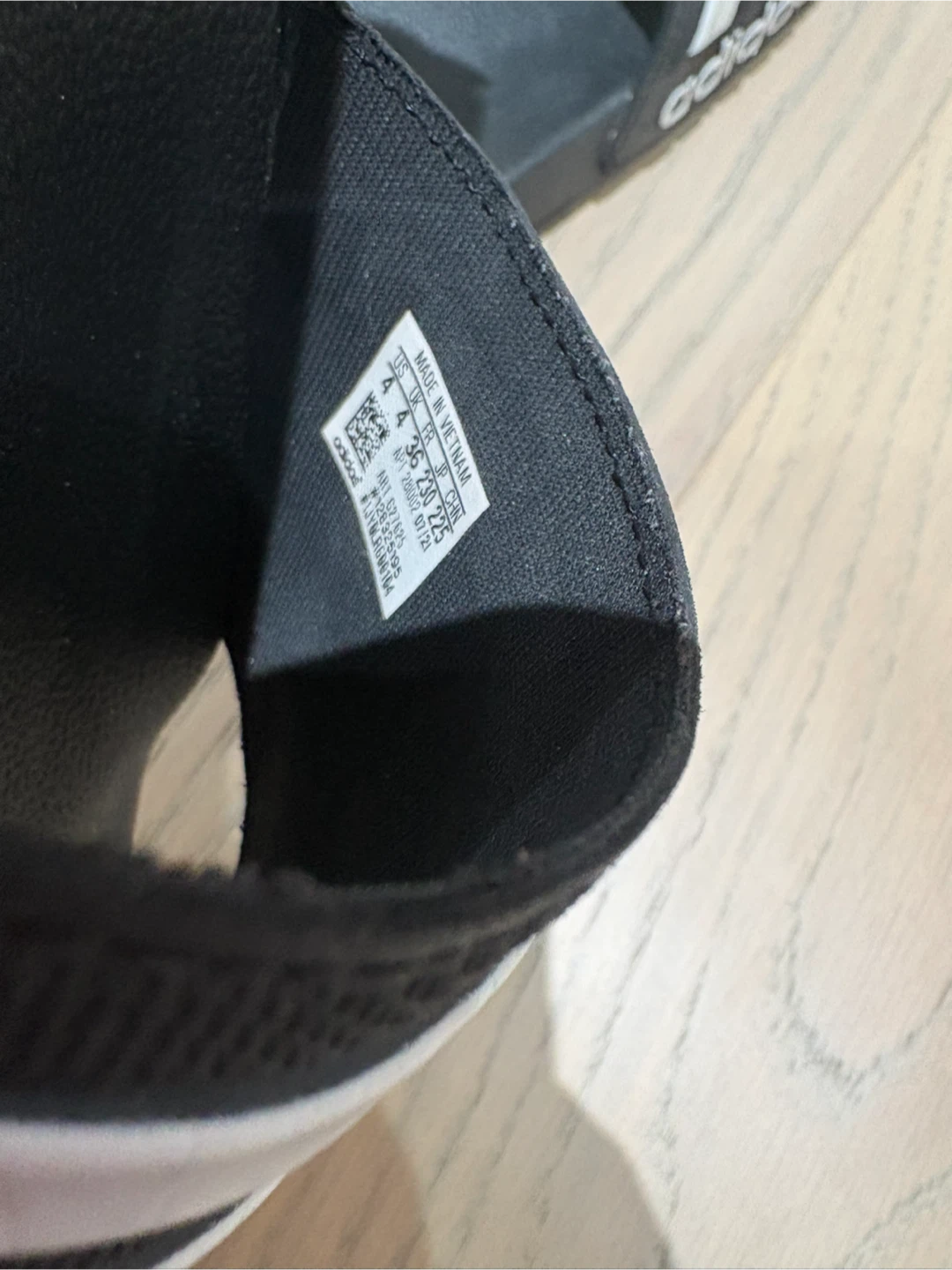 Adidas Slides Black and White - kids size 4 - photo 4