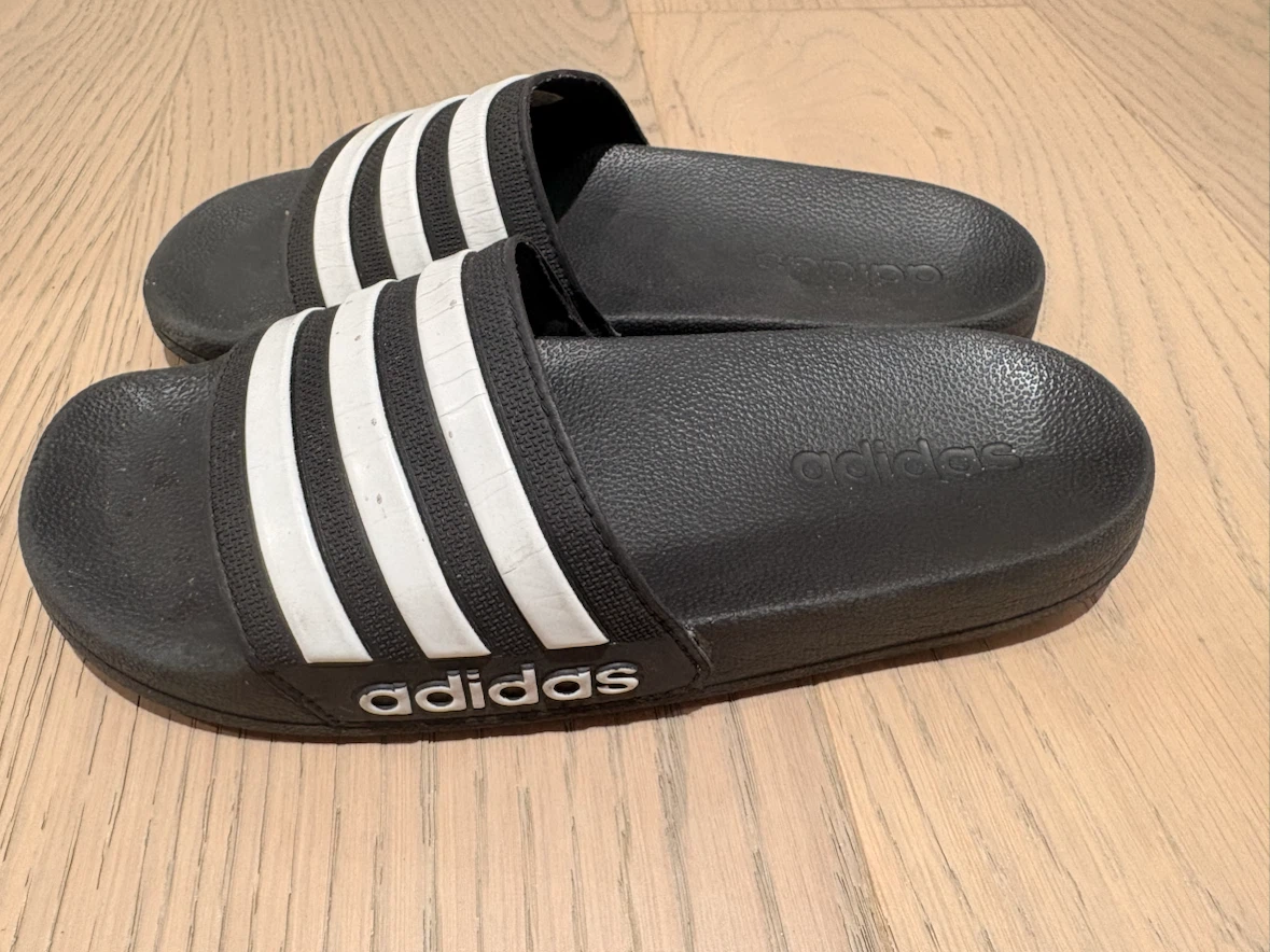Adidas Slides Black and White - kids size 4 - photo 5