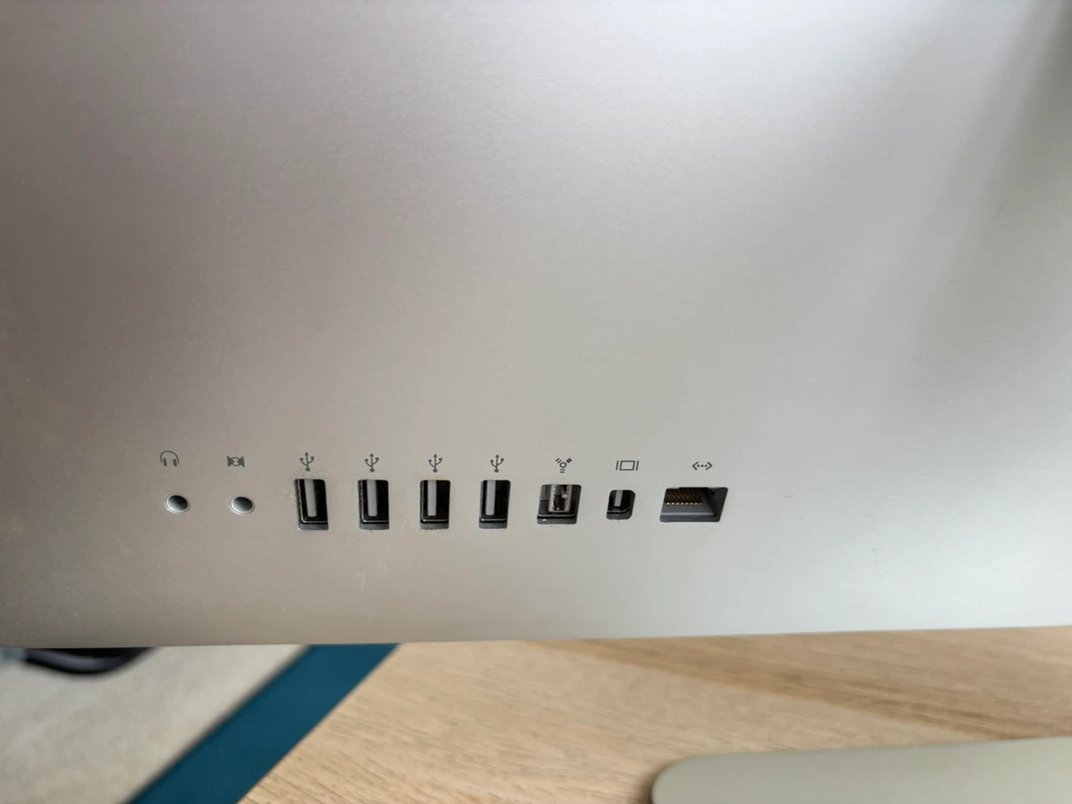 iMac 21.5" (2010) - FOR PARTS/ REPAIR - Display Works Great - photo 3