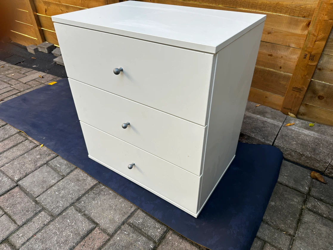 White 3-Drawer Chest/Dresser