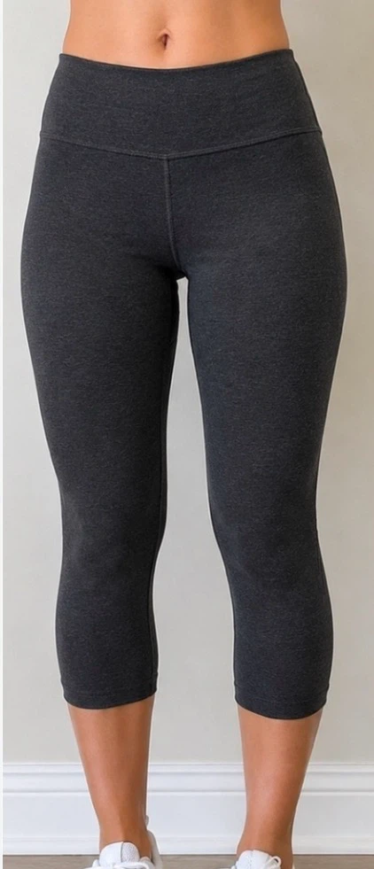 TNA Charcoal Grey Capris Size Small