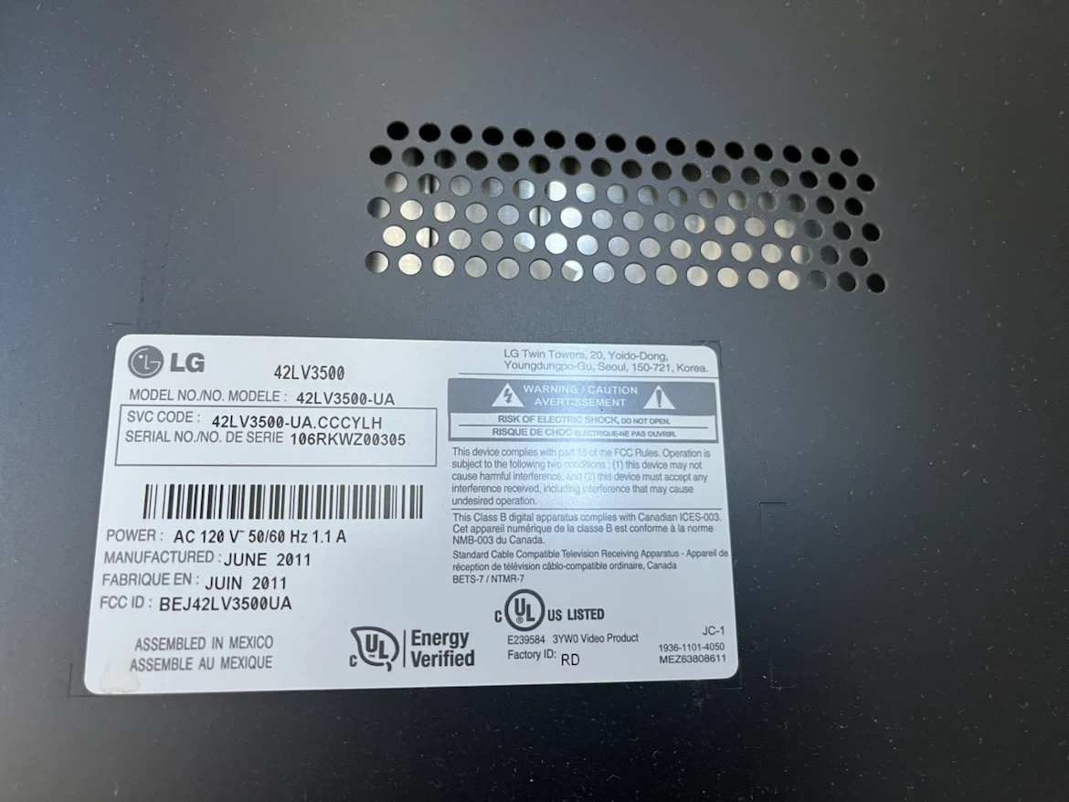 LG 42 inch LED TV - photo 2