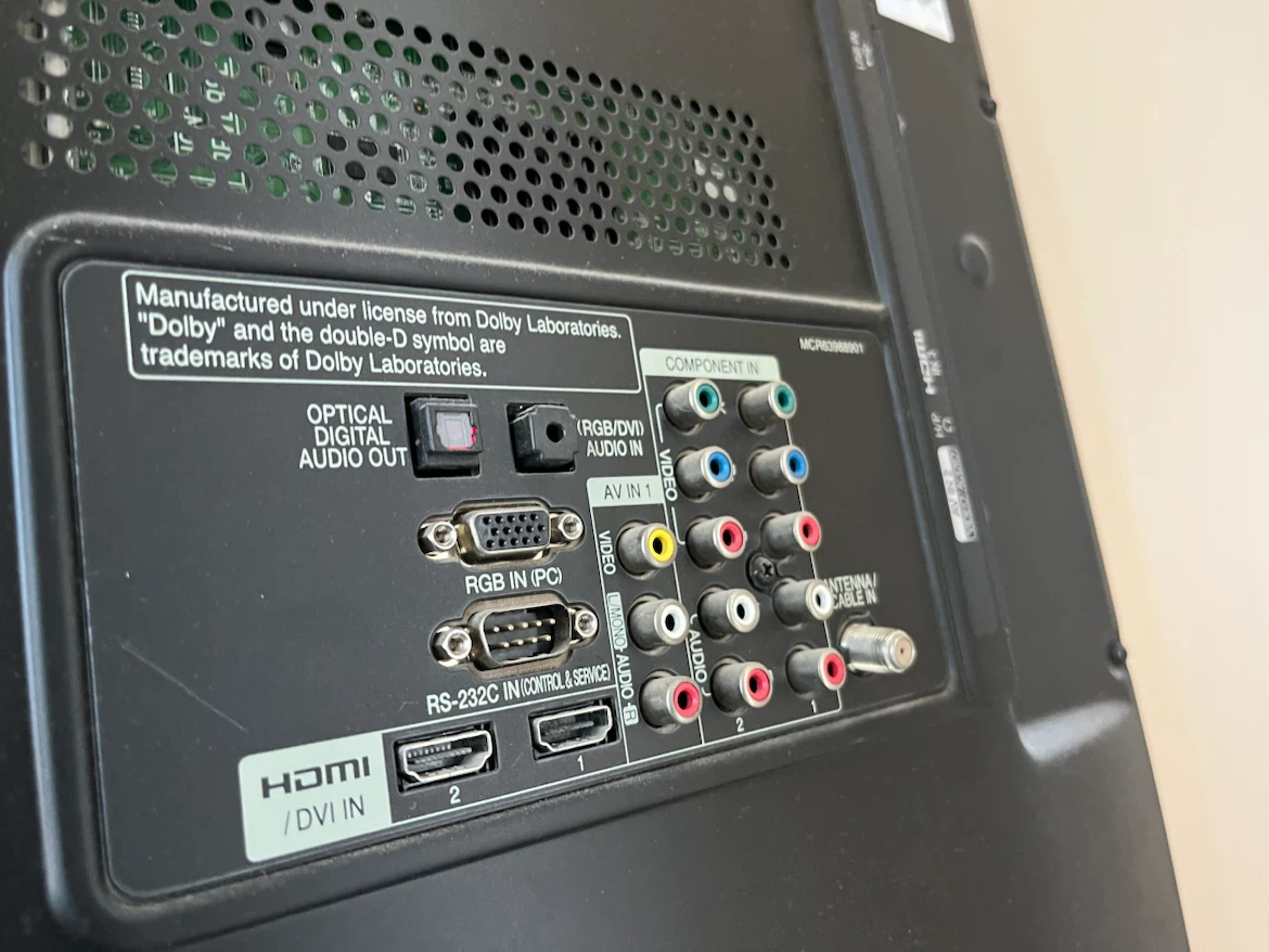 LG 42 inch LED TV - photo 3
