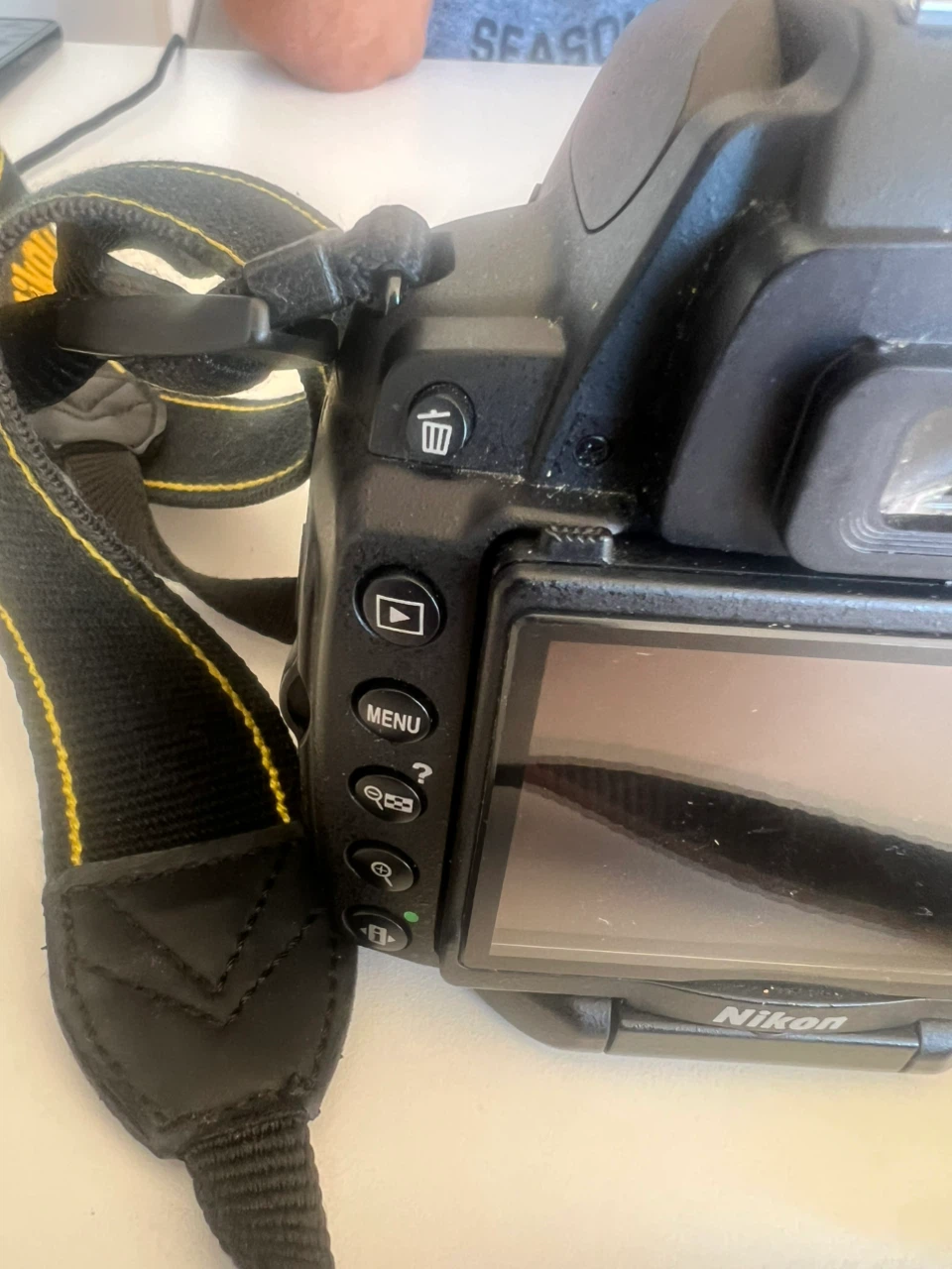 Nikon D5000 DSLR Camera Body - photo 4