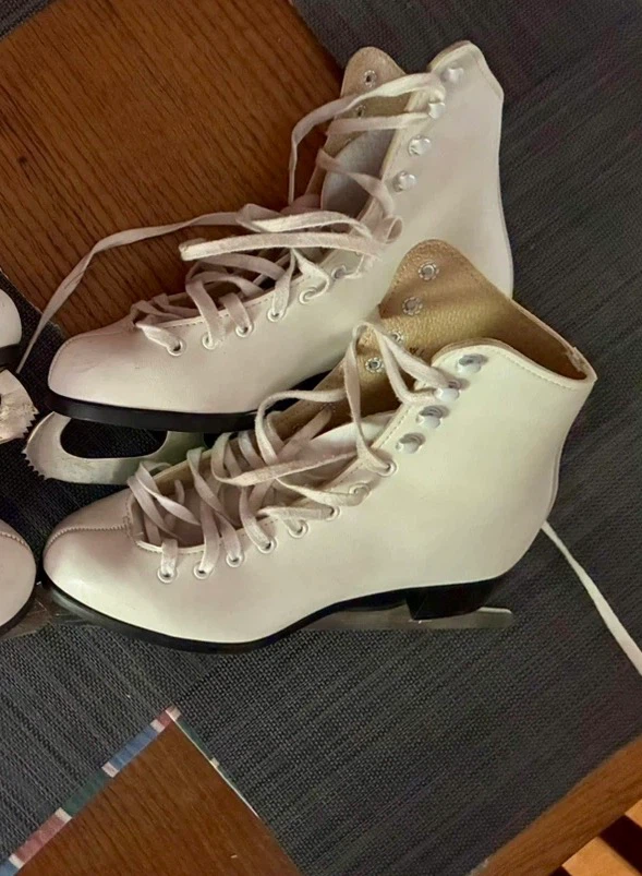 CCM Size 5 Figure Skates