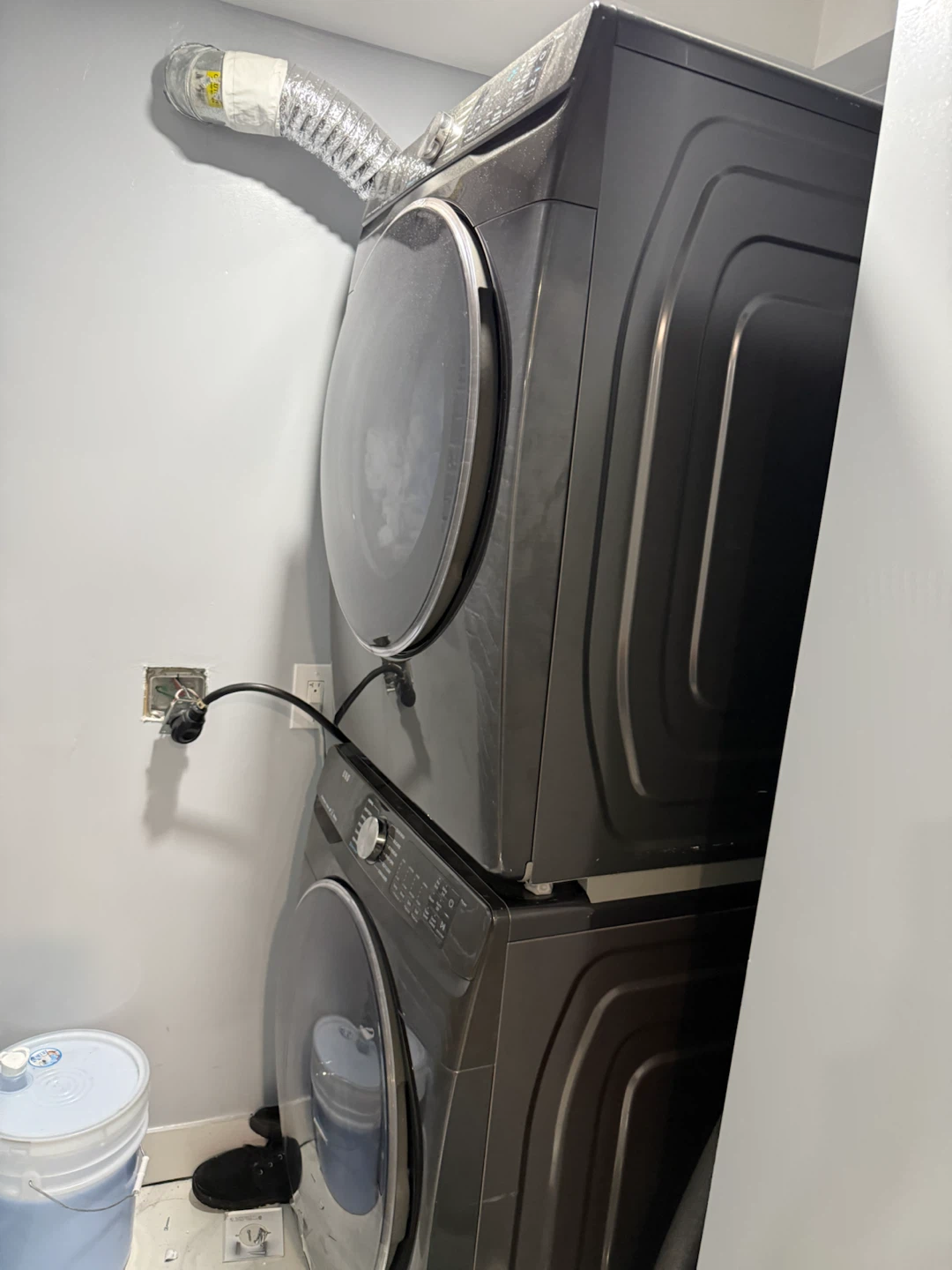 Samsung Stacked Washer and Dryer Set - photo 3