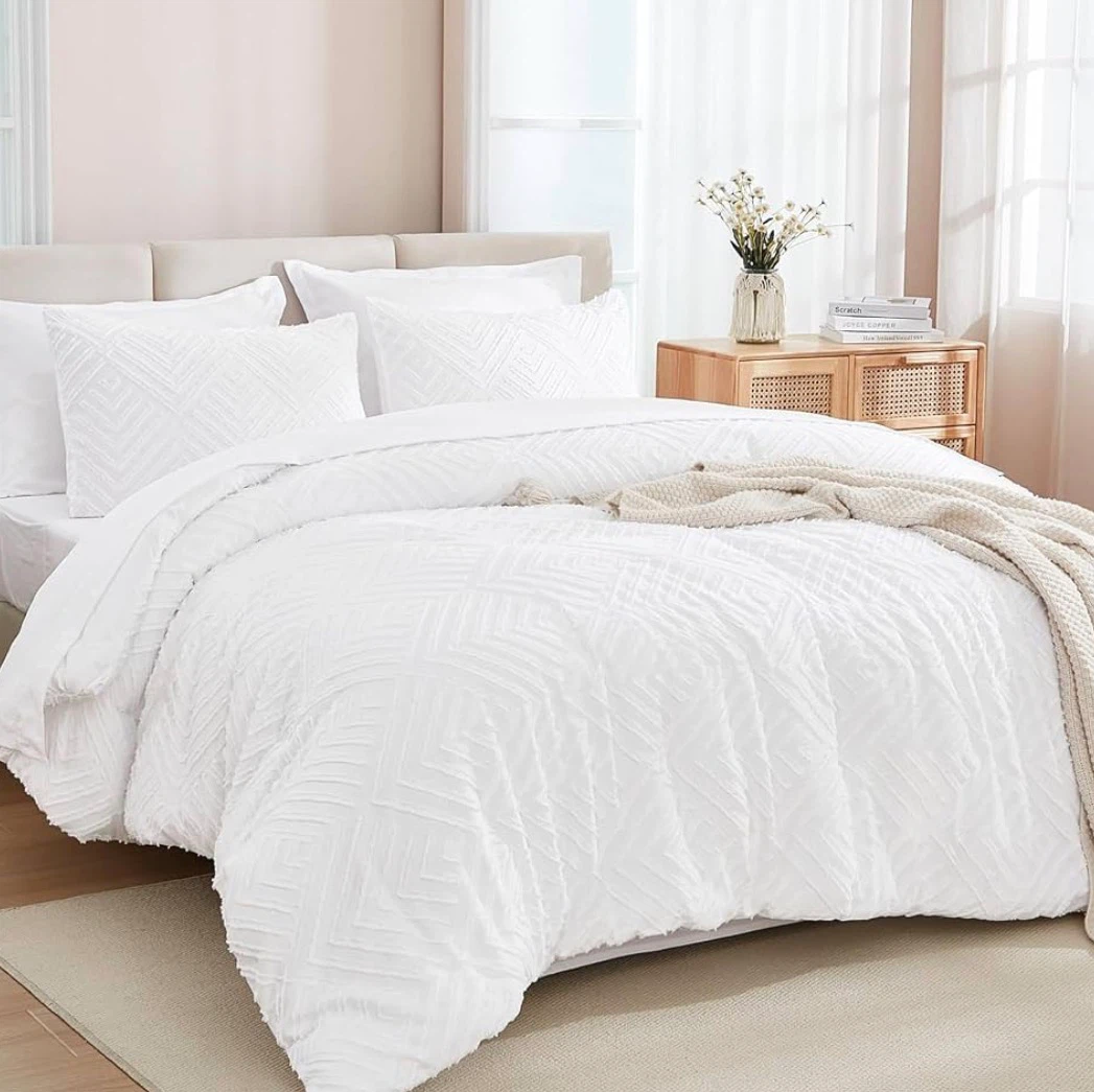 7-Piece King Size Tufted Comforter Set in White - photo 2