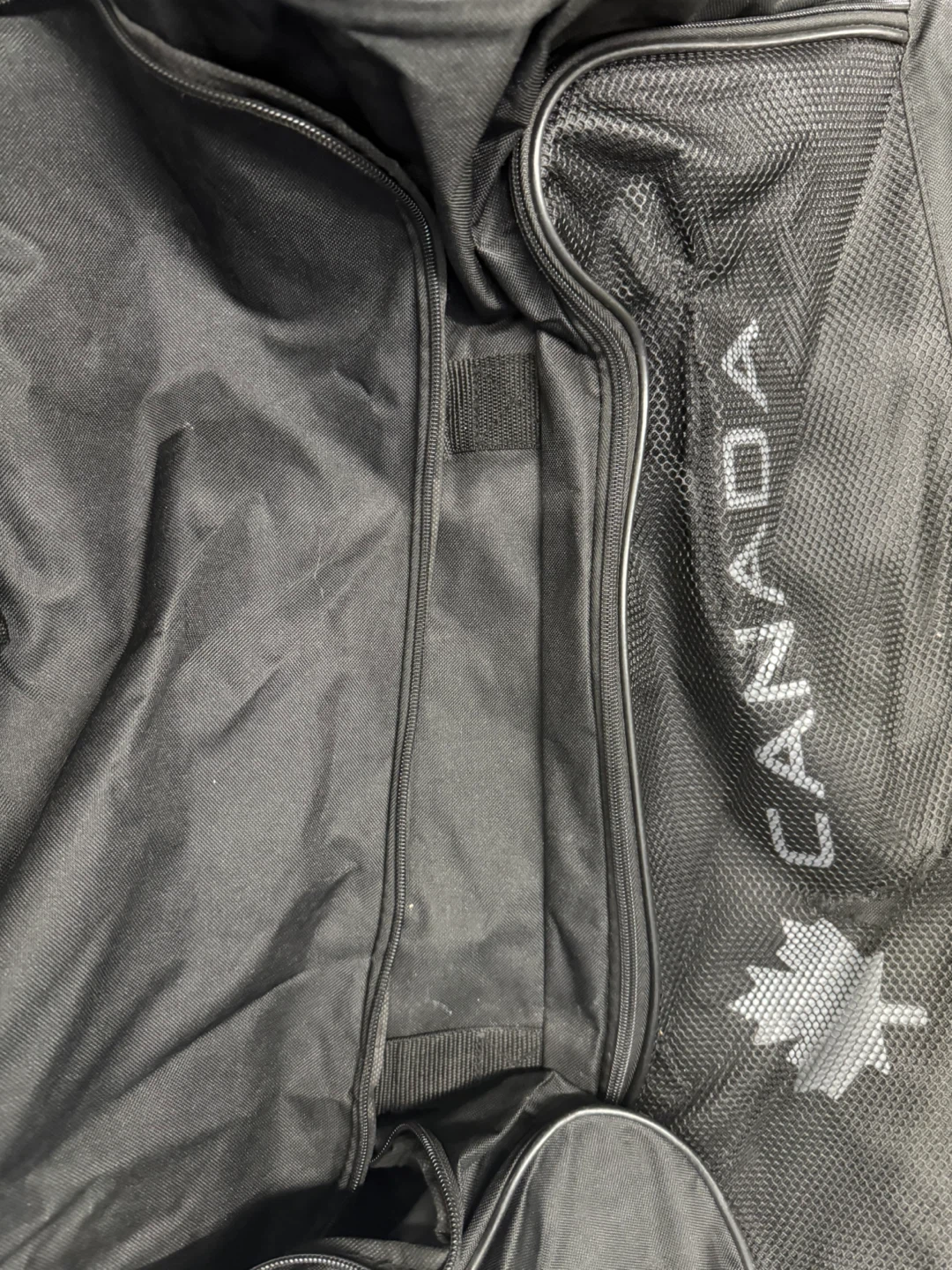 Canada Black Duffle Bag - photo 2