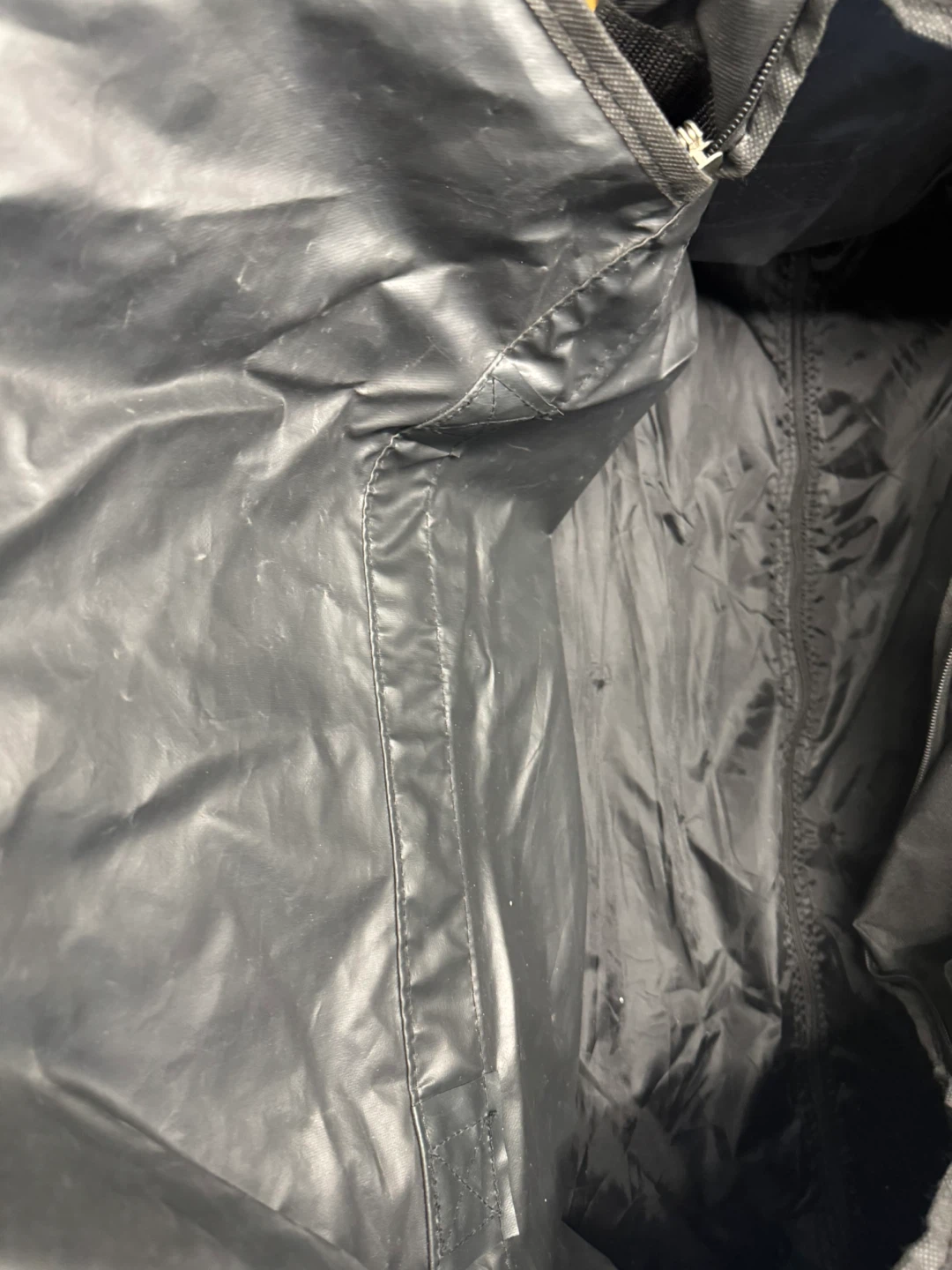 Canada Black Duffle Bag - photo 3
