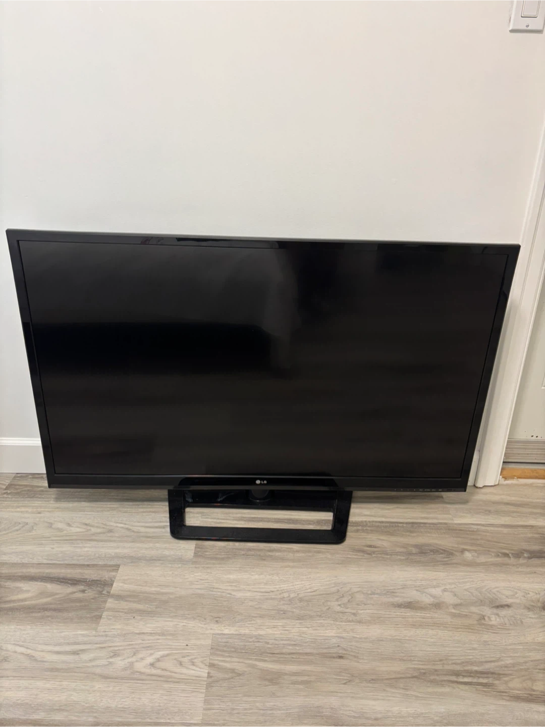 LG 47-inch 47LS5700 LED Television