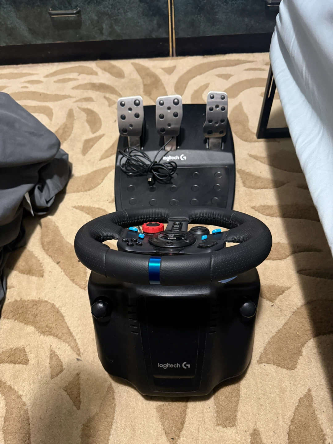 Logitech G29 Racing Wheel + Pedals - photo 3