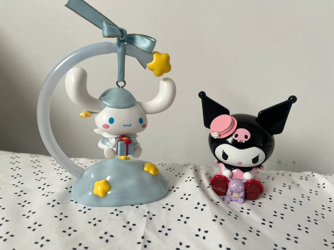 Cinnamon Roll and Kuromi Mini-figures