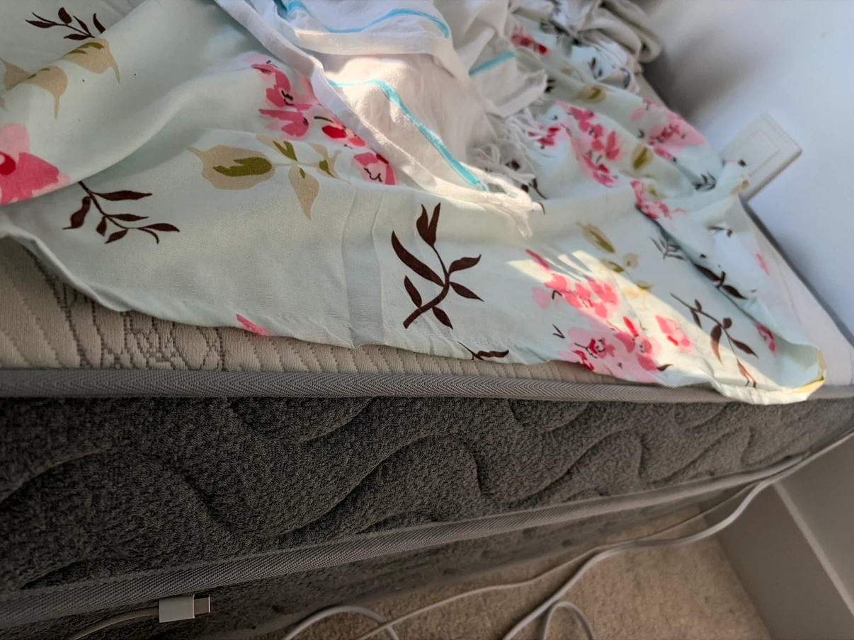 Queen matress