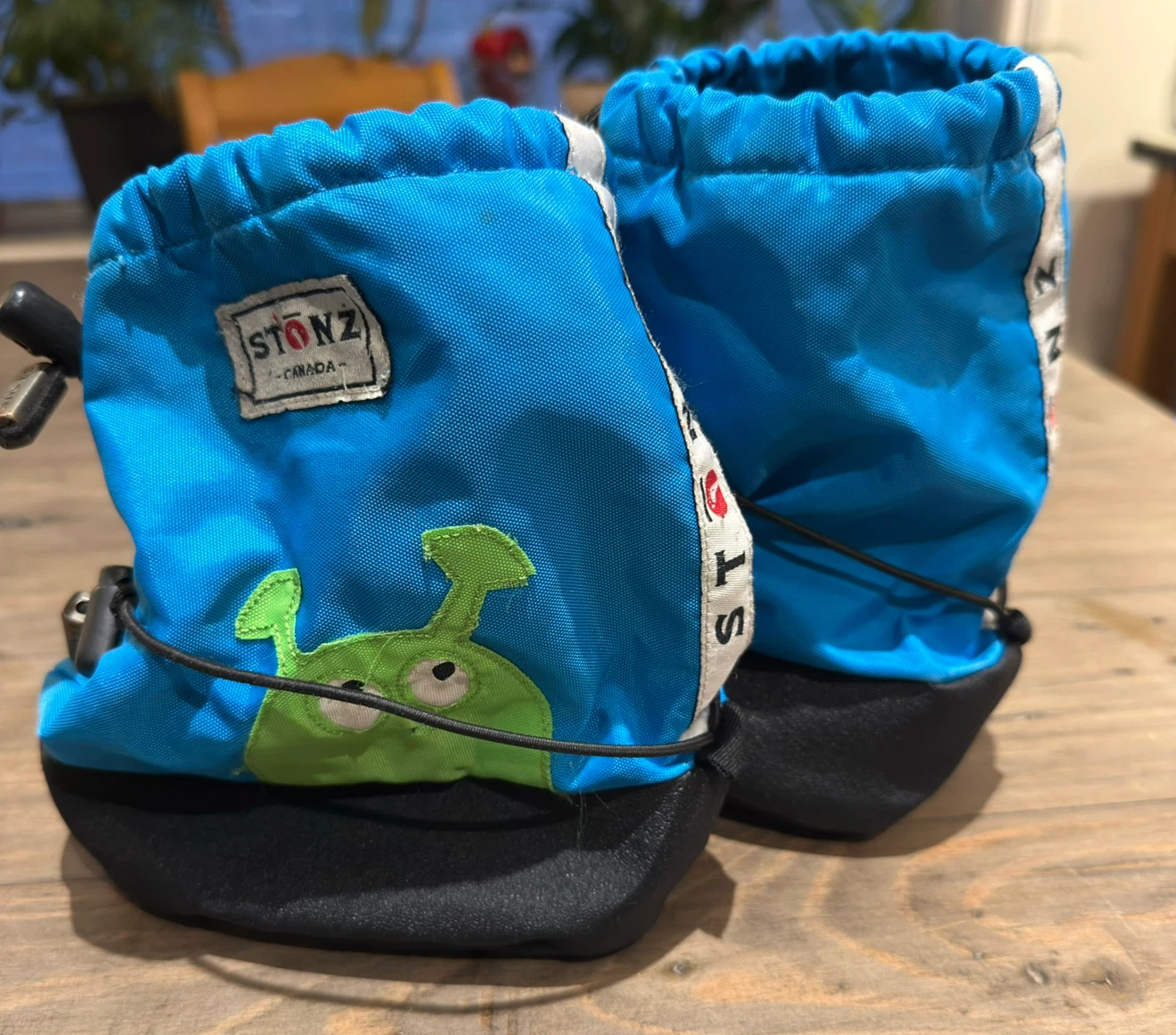 Stonz boots size large
