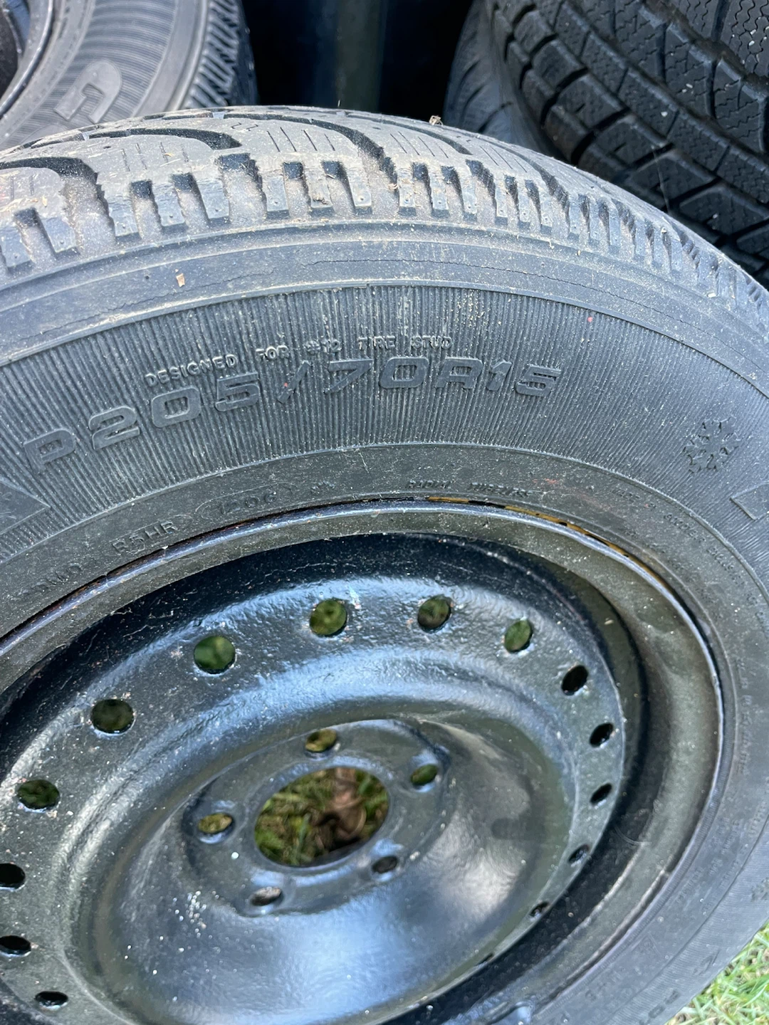 Set of 4 Winter Tires on Rims – 205/70R15 - photo 3