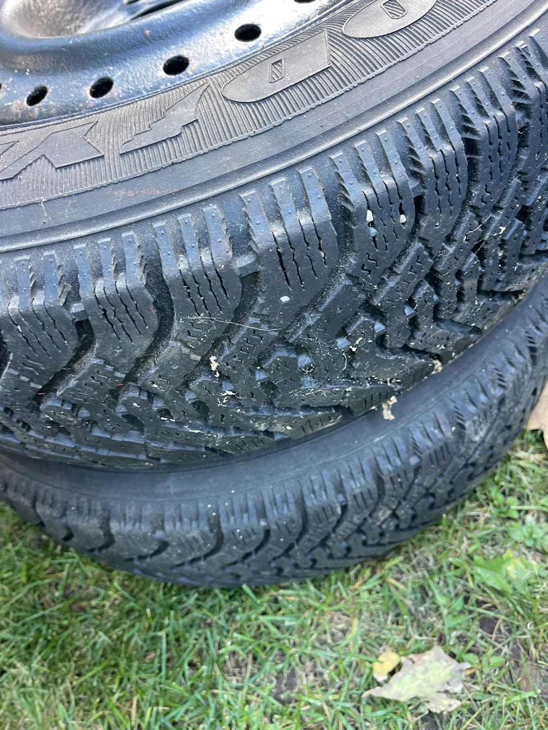 Set of 4 Winter Tires on Rims – 205/70R15 - photo 5
