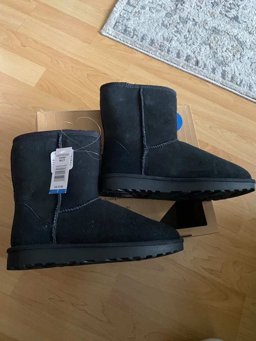 Kirkland Signature Black Short Shearling Boots Size 7 - photo 4