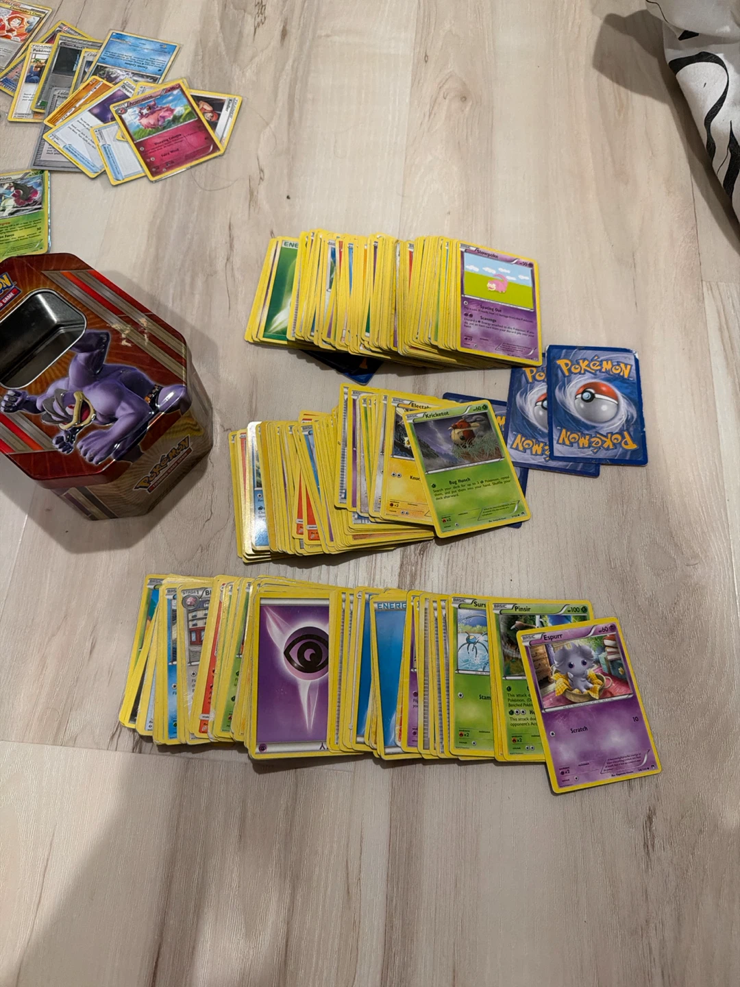 Pokémon Trading Card Collection in Tin - photo 2