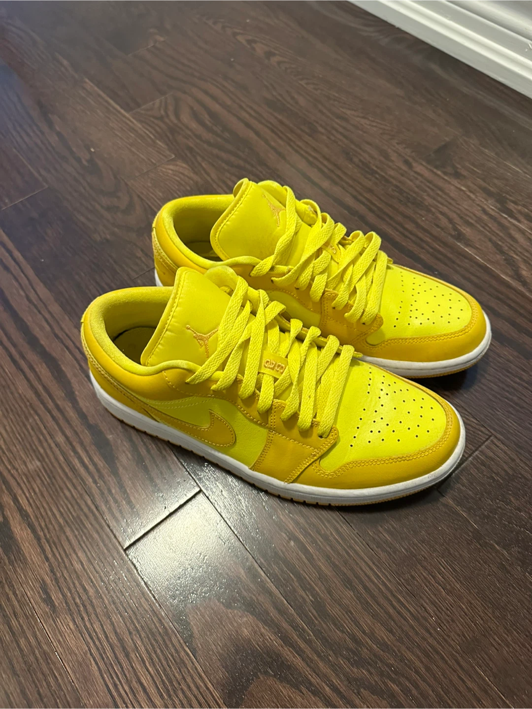 Jordan 1 Low Yellow Sneakers