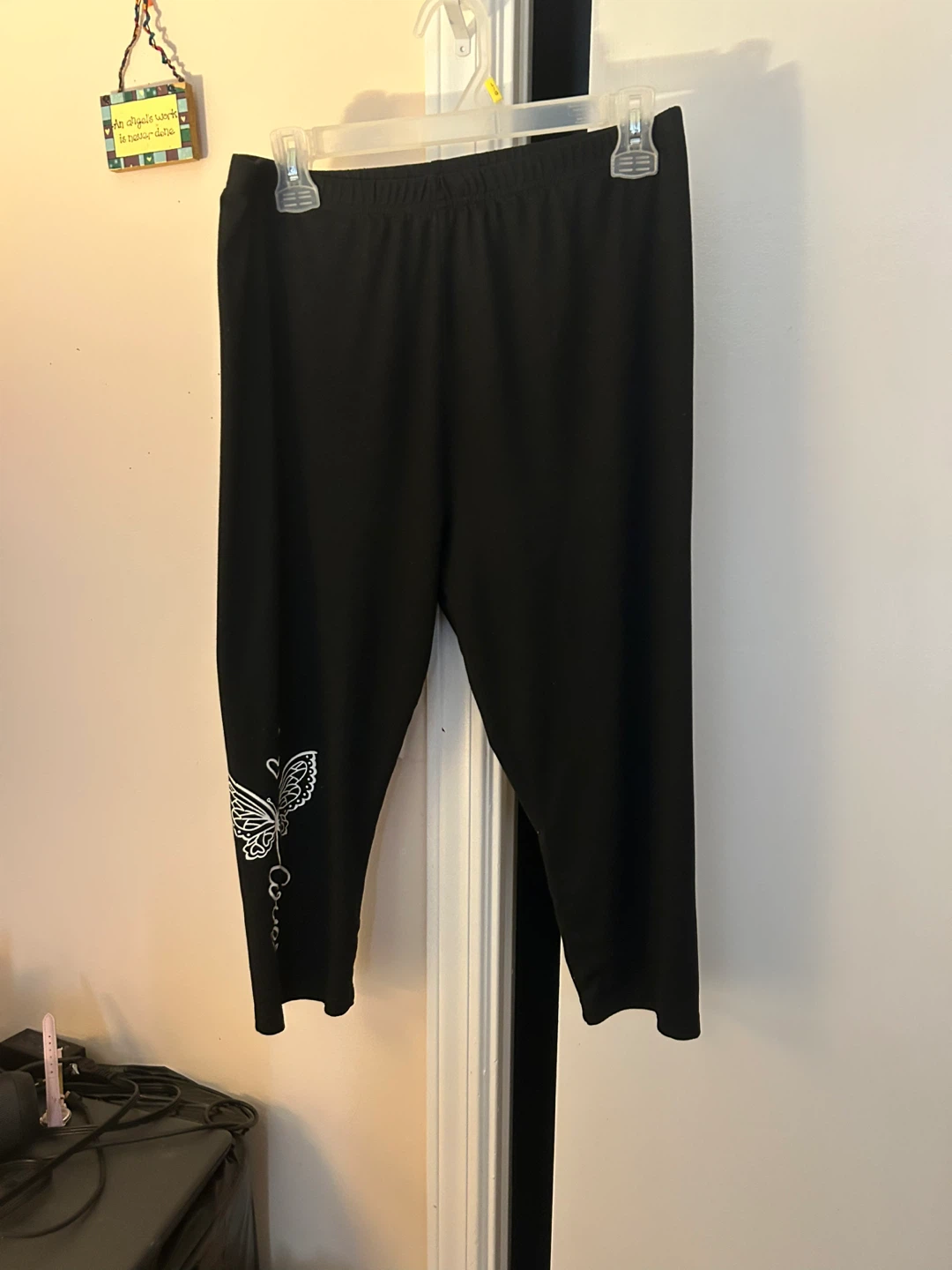 Black butterfly capri leggings - photo 3
