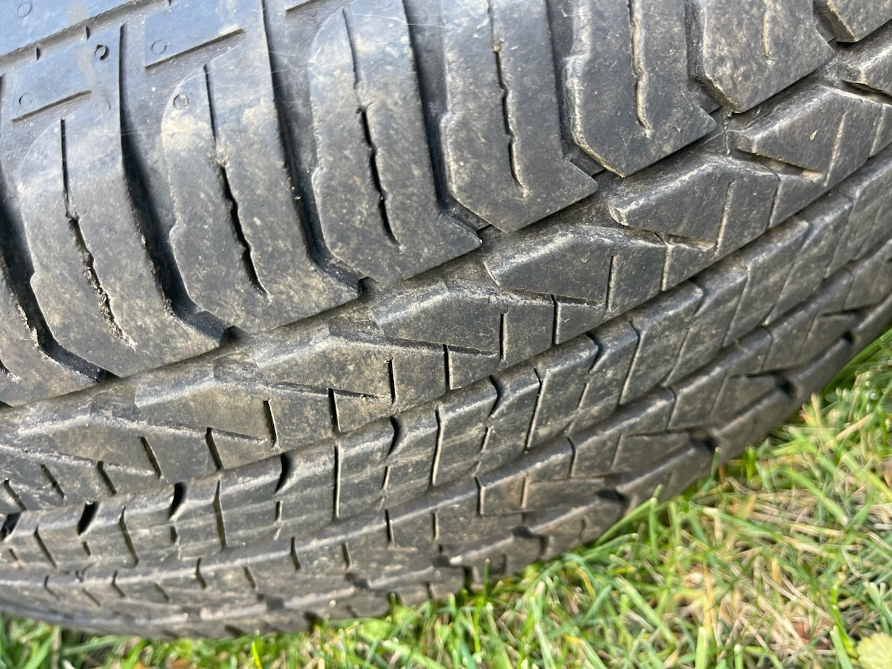 4 General Altimax RT43 All-Season Tires on Rims – 205/70R15 - photo 4