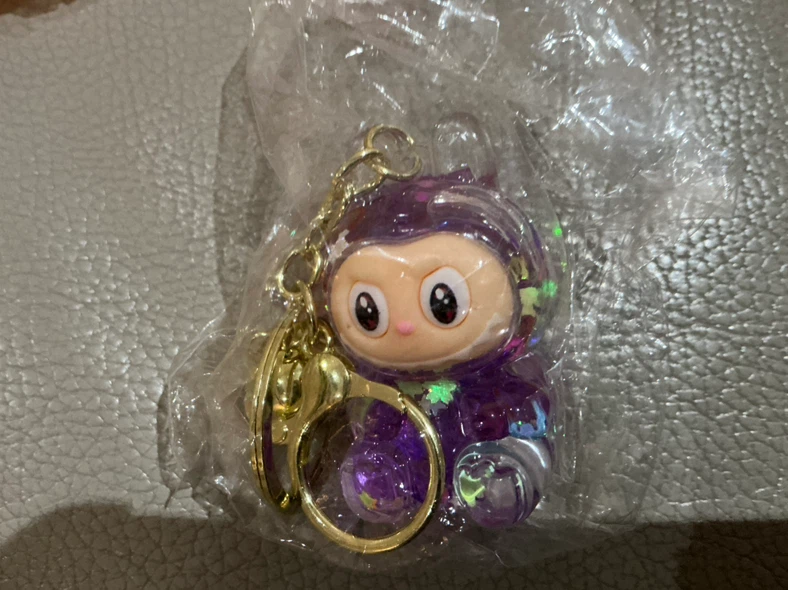Cute Labubu character keychains - photo 3