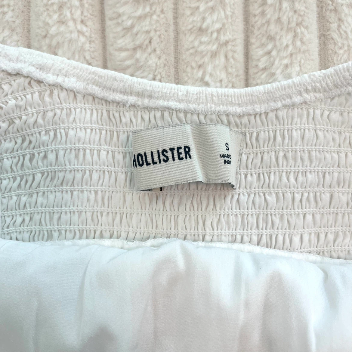 Hollister White Smocked Top - photo 3