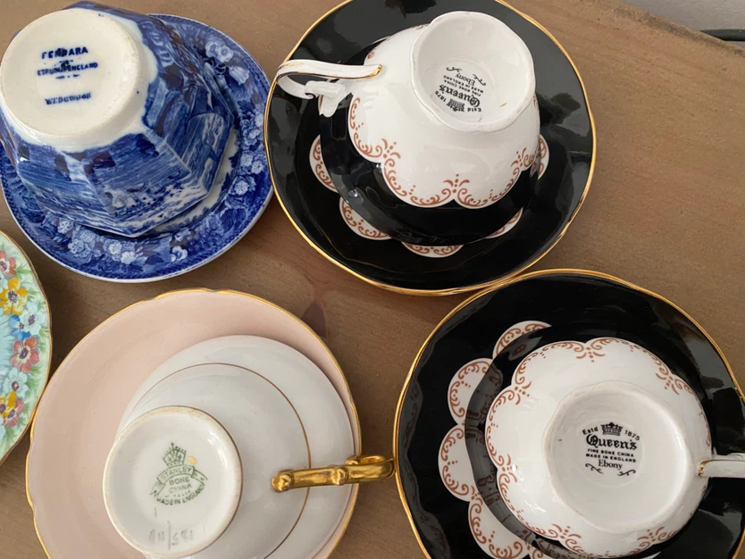 Set of 5 Vintage Fine Bone China Tea Cups and Saucers - photo 3