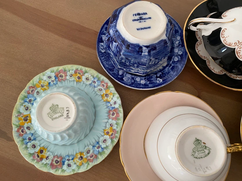 Set of 5 Vintage Fine Bone China Tea Cups and Saucers - photo 4