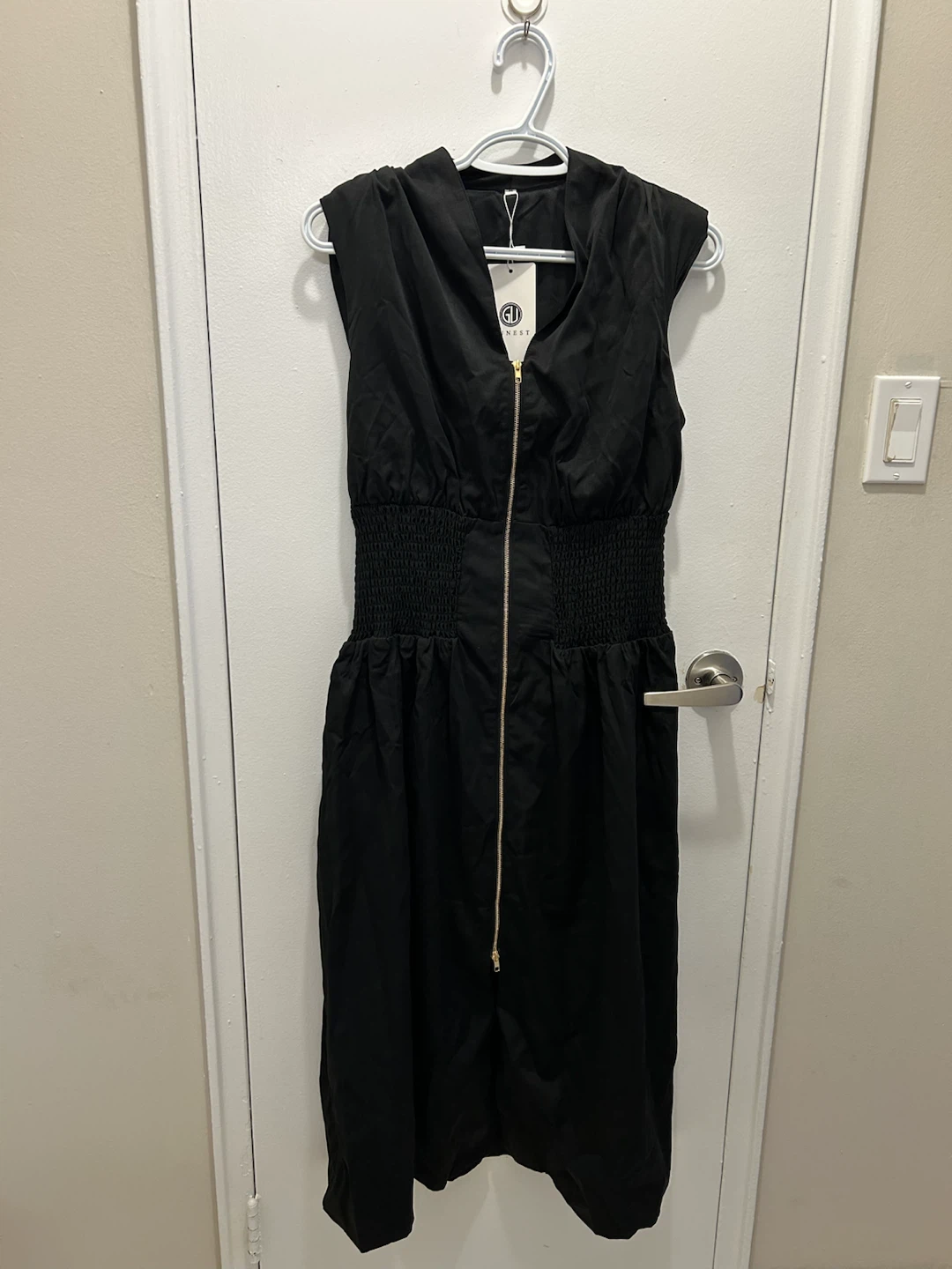 Brand New NWT Black Sleeveless Zip Dress (Size M)
