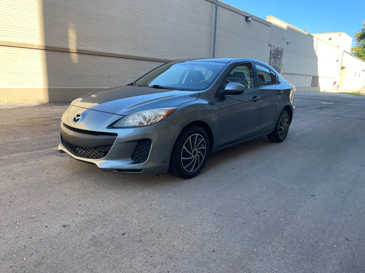 2013 Mazda 3 Sedan con 118 mil millas