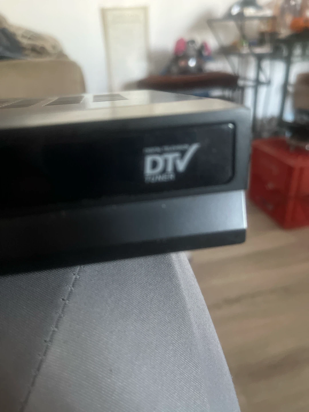 Apex Digital DT502 DTV Converter Box - photo 2