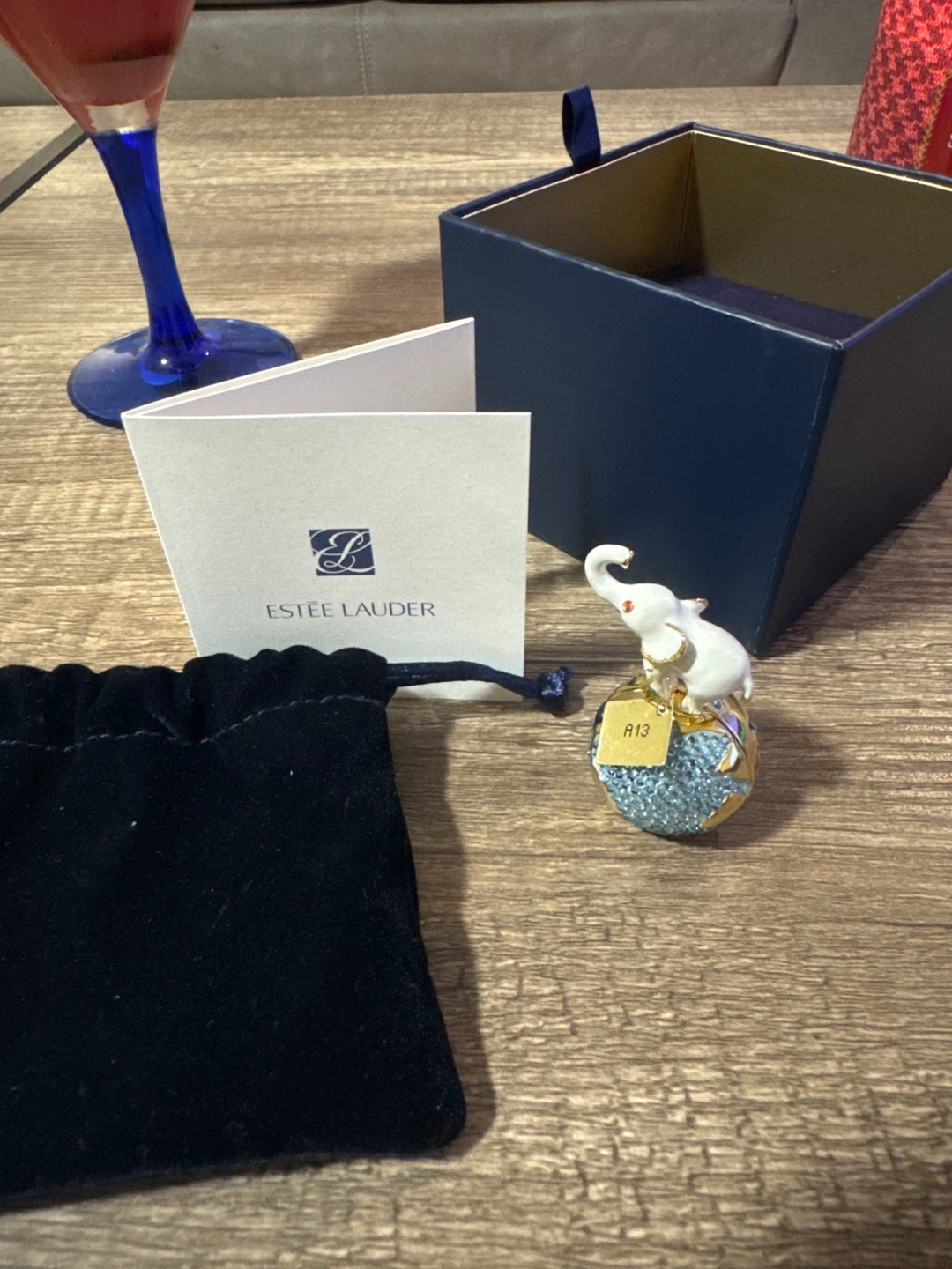 Estée Lauder Beautiful Magnolia Solid Perfume Elephant - photo 2