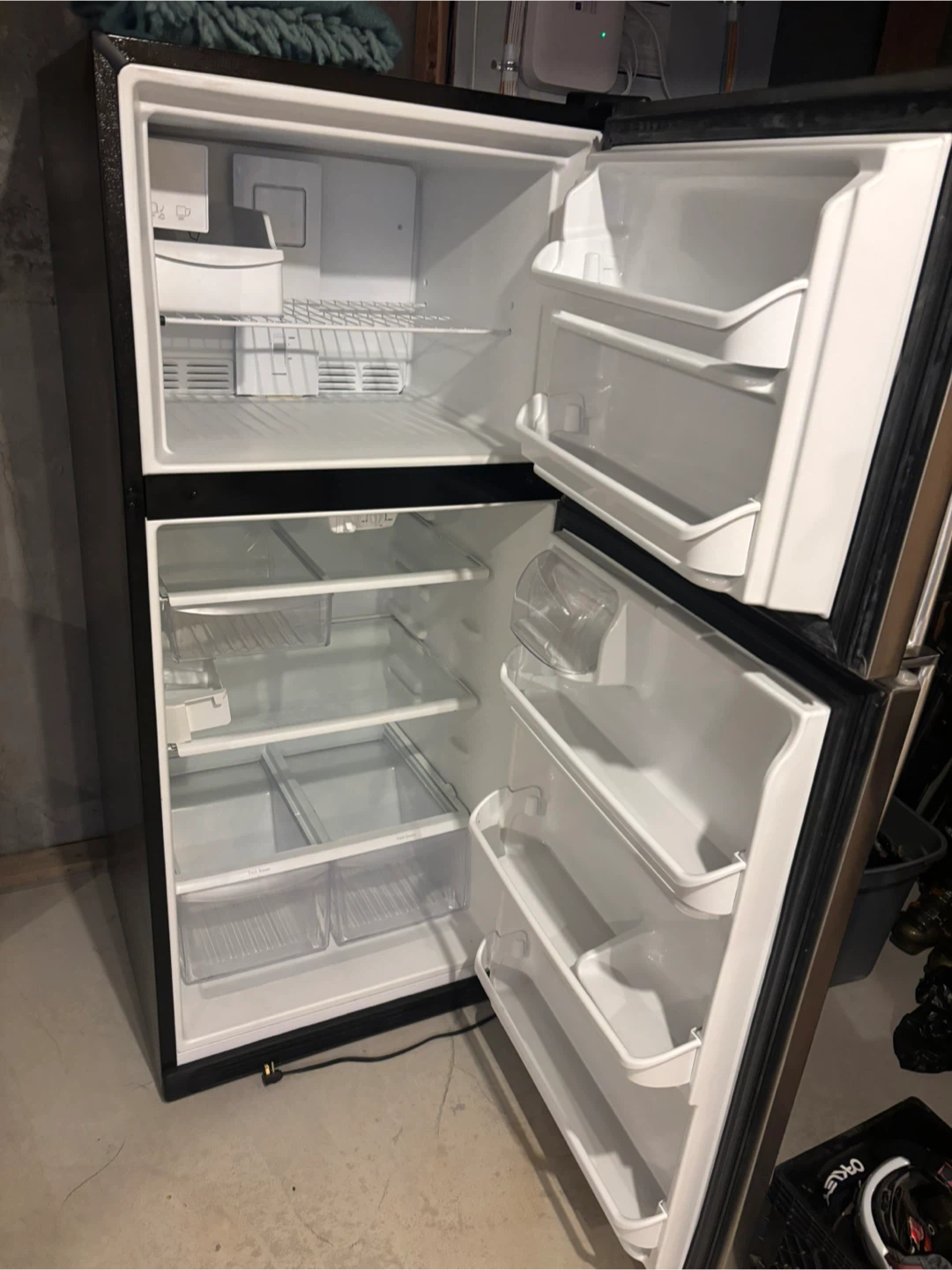 Frigidaire Top-Freezer Refrigerator