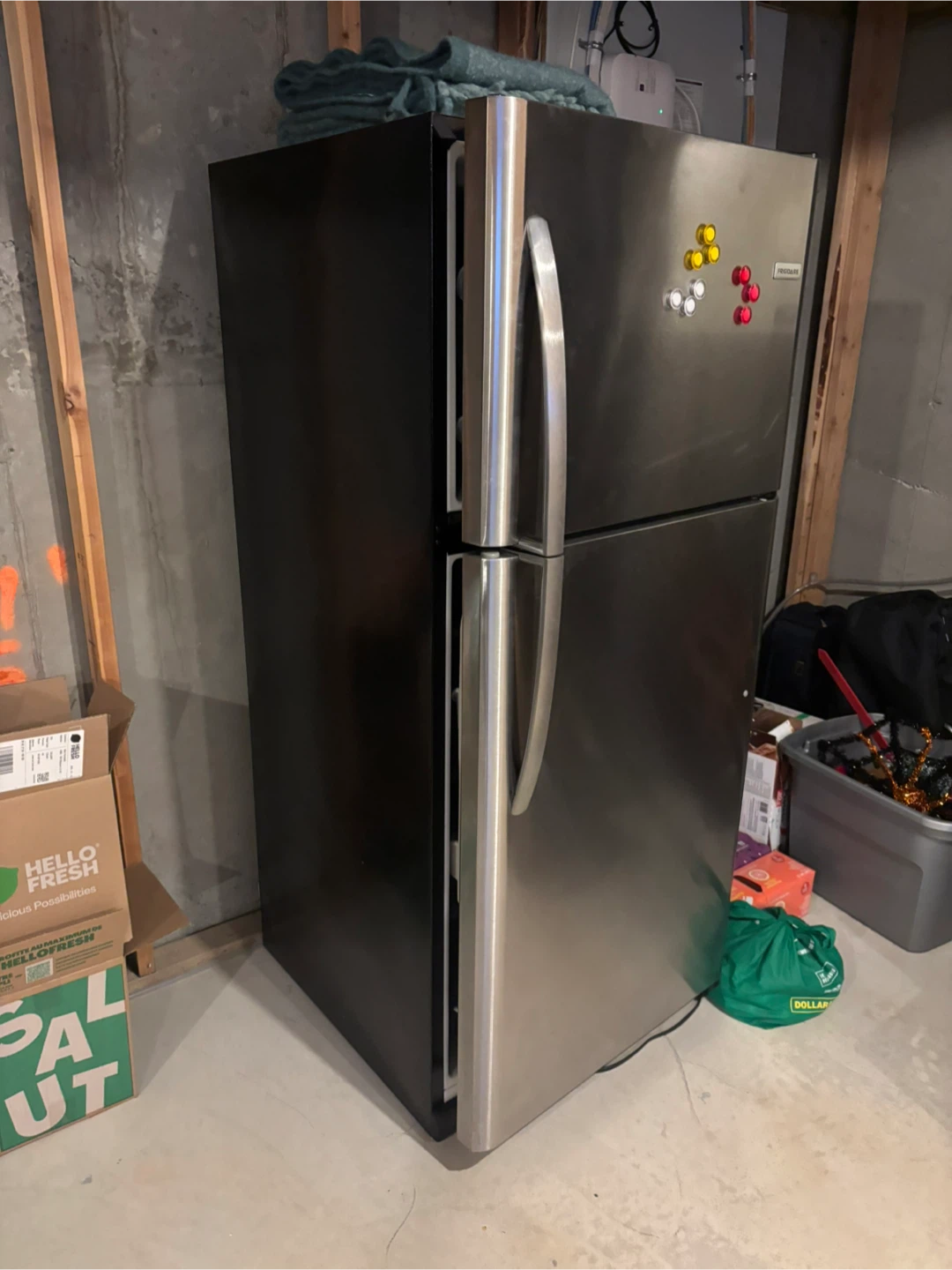 Frigidaire Top-Freezer Refrigerator - photo 3
