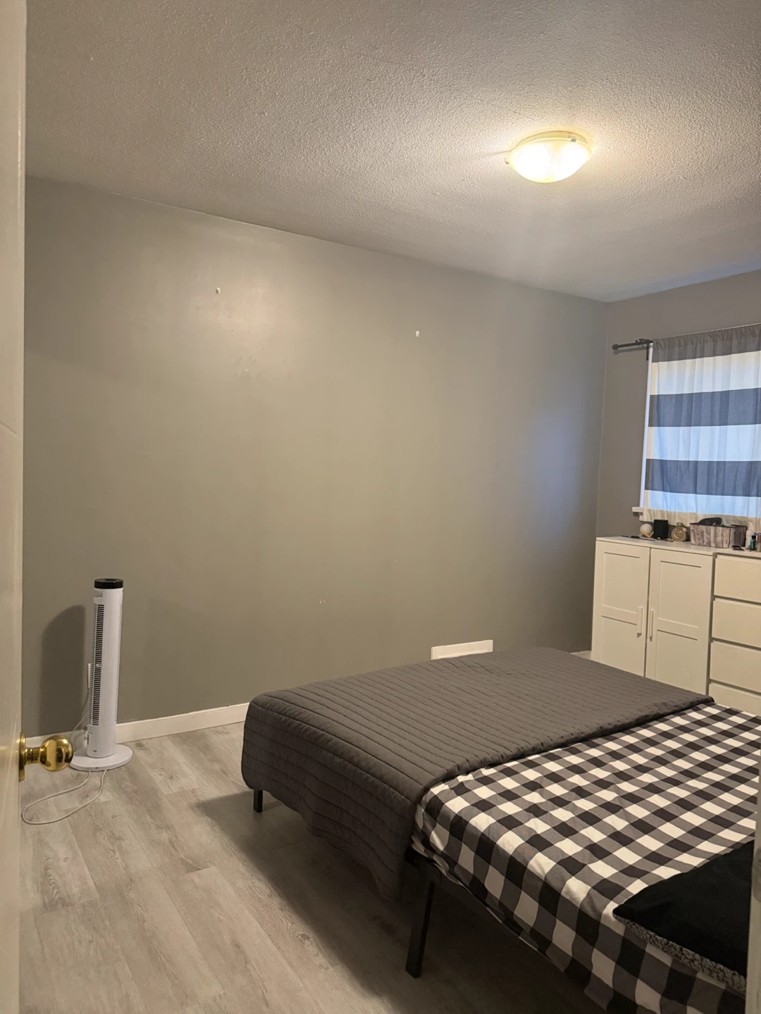 Private room in 2 Beds 1 bath apartment for rent Fully Furnished - photo 3