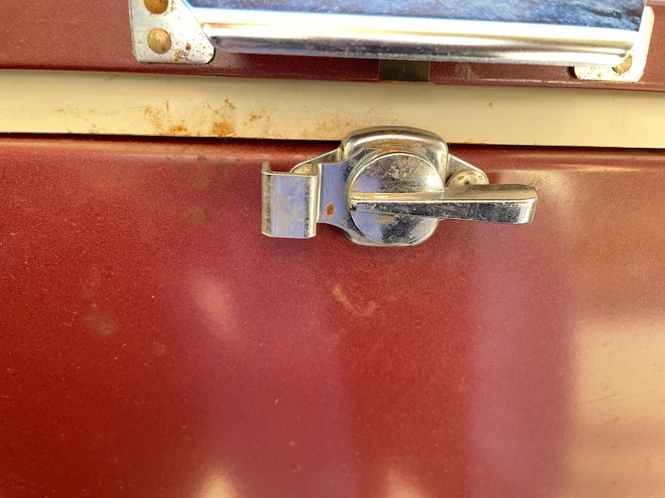 Vintage Coleman Steel Belted 54 Cooler - photo 5